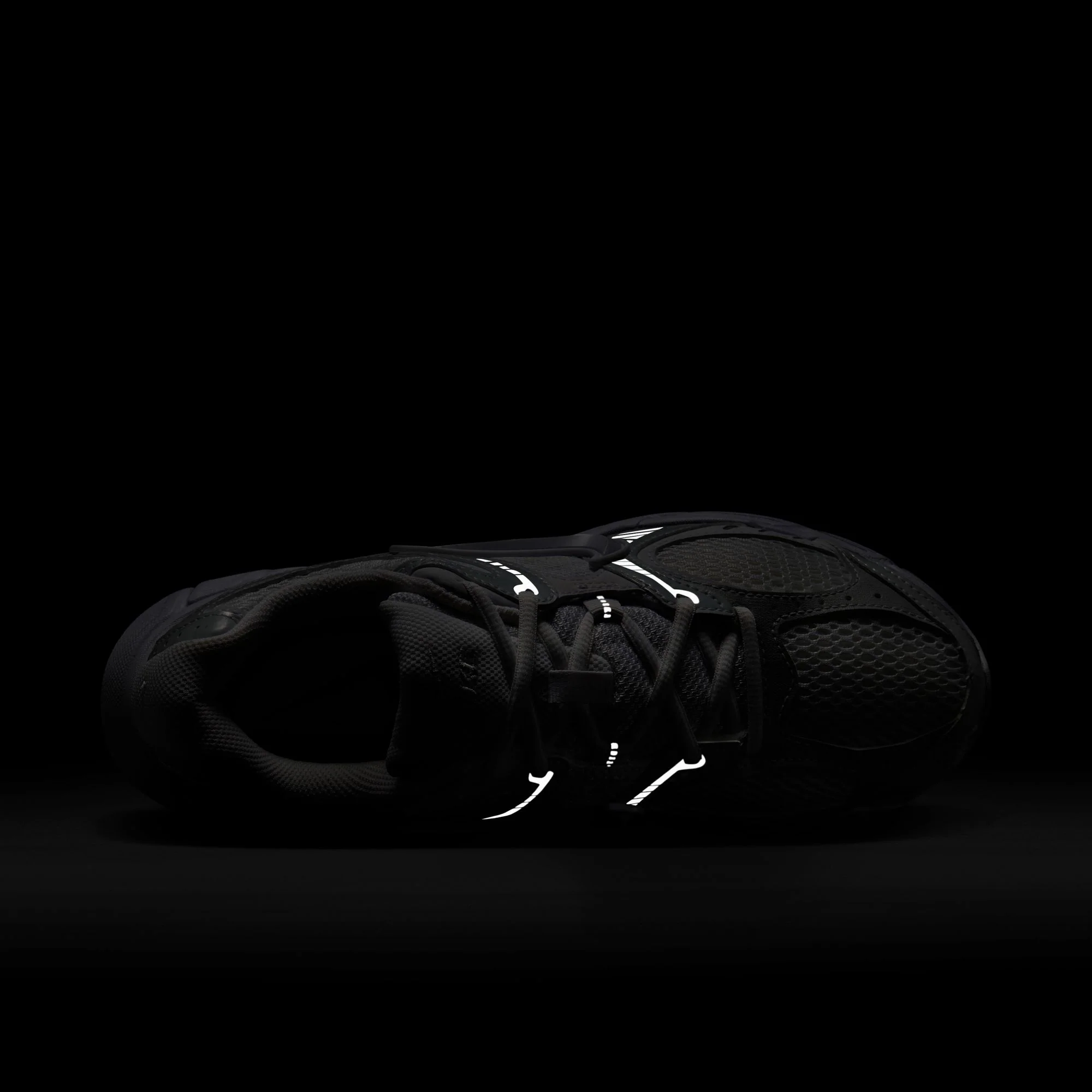 Nike V5 Rnr Running Shoes For Women, White&Silver - Image 9